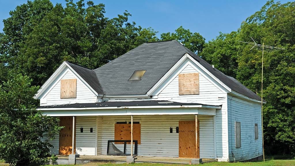 Board Up Services Bunn NC Tarp Placement